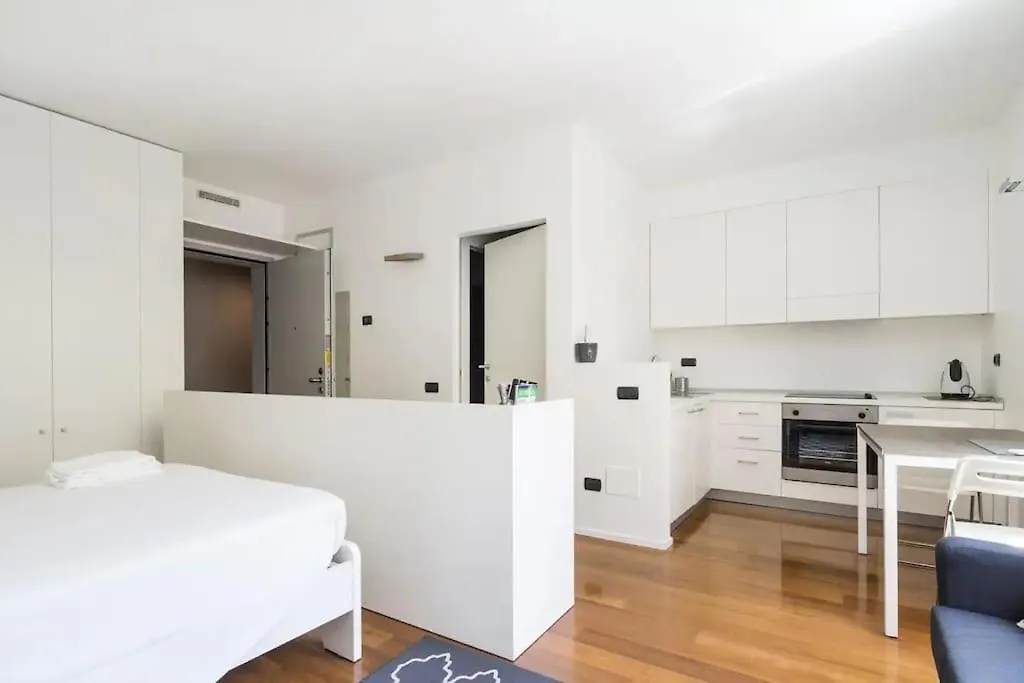 We Home - Lomazzo Lodge Milan