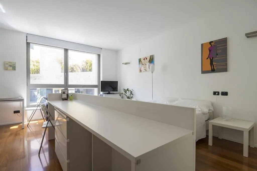 We Home - Lomazzo Lodge Milan Apartment