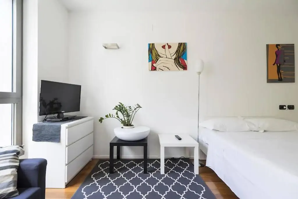 We Home - Lomazzo Lodge Milan 0*,  Italy